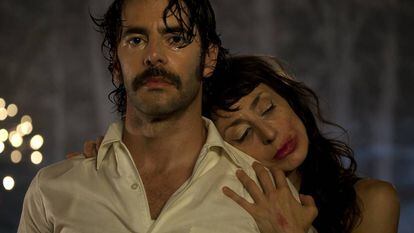 Eduardo Noriega y Carmen Mayordomo, en Llueven vacas, dirigida por Fran Arráez.