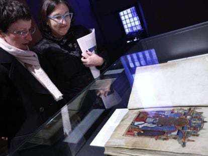 Uno de los libros expuestos en el Archivo de la Corona de Aragón.