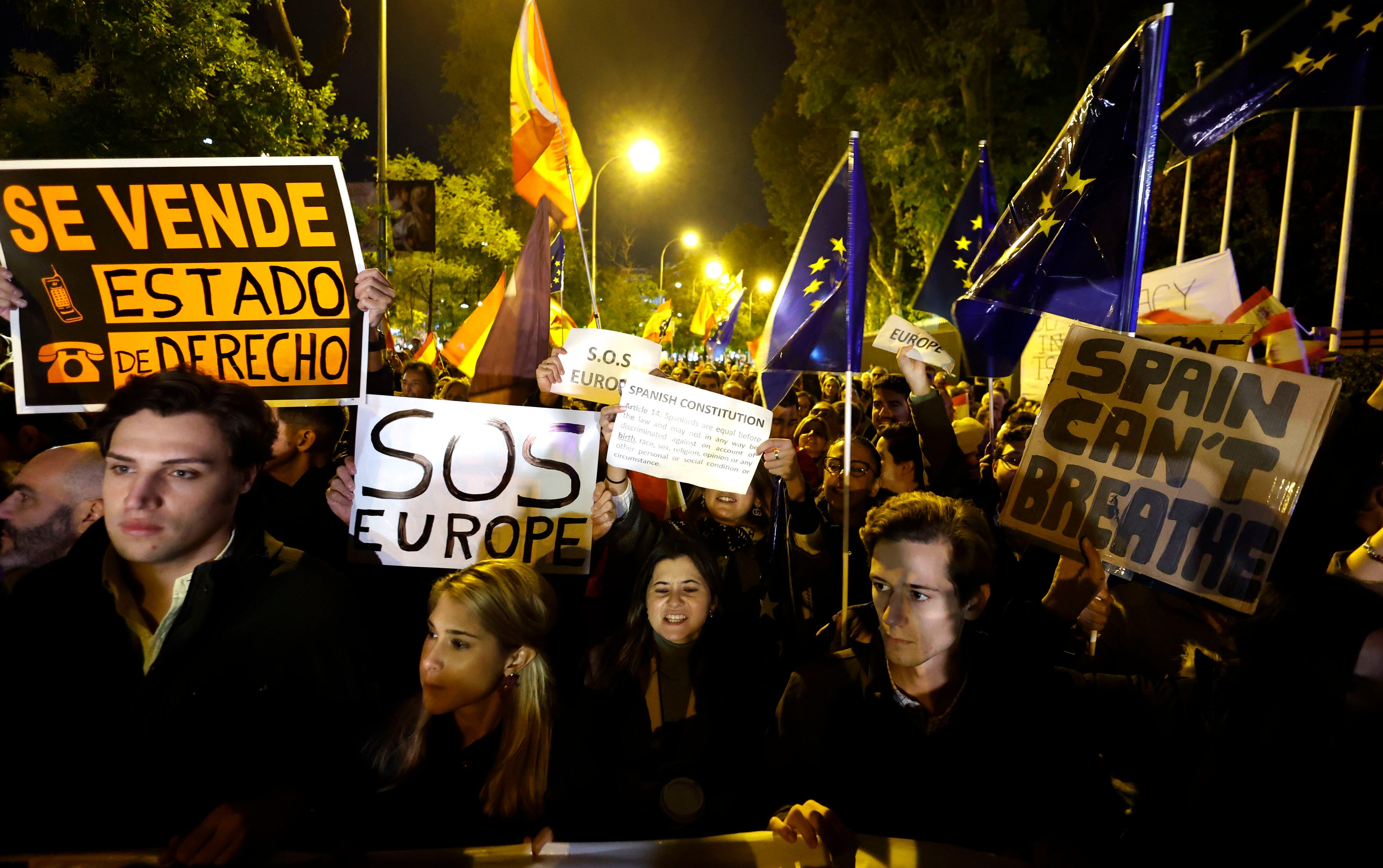 Concentración frente a la sede de la Comisión Europea en España, en el paseo de la Castellana de Madrid.