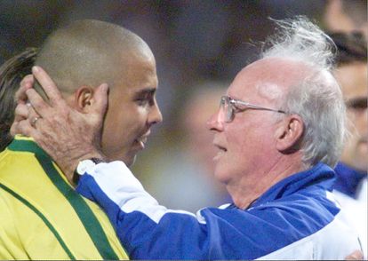 Zagallo, con Ronaldo en el Mundial de 1998.