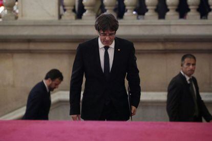 Carles Puigdemont en su llegada al Parlament.