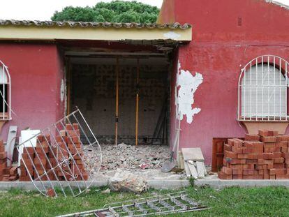 Vista exterior de la casa donde estaba retenido el joven.