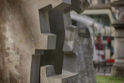Detalle de la escultura de Yazpik en Londres.