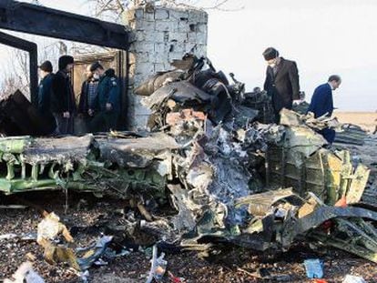 El Boeing 737 de Ukraine International Airlines colisiona tras su despegue del aeropuerto de Teherán. Las autoridades iraníes se niegan a entregar a Boeing las cajas negras