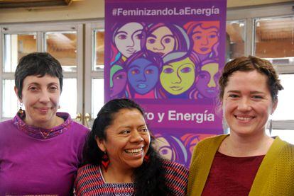 Marisa Castro, Ekologistak Martxab Bizkaia, Lolita Chávez, líder guatemalteca; y Alba del Campo, Mesa de Transición Energética de Cádiz durante la presentación del Encuentro de Mujeres sobre Género y Energía