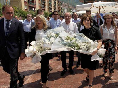 Soraya Sáenz de Santamaría, Mari Mar Blanco y Alfonso Alonso, este viernes en el homenaje al edil de Ermua asesinado en 1997.
