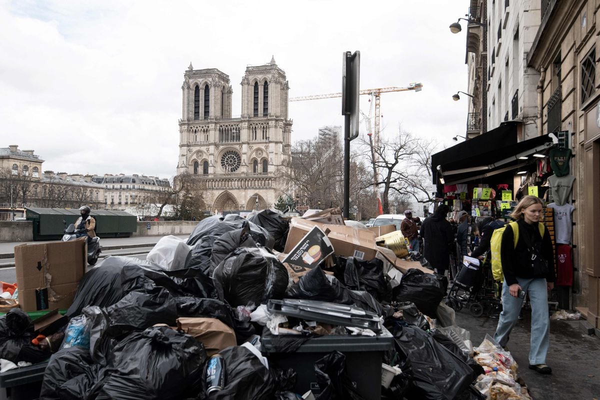 depositar pizarra Manga Huelga en Francia: Las calles de París llenas de basura, en imágenes |  Fotos | Internacional | EL PAÍS