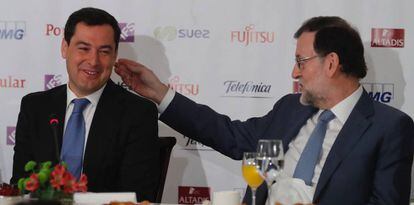 El presidente del Gobierno Mariano Rajoy y Juan Manuel Moreno, diputado y candidato a la presidencia andaluza por el PP. 