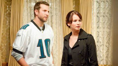 En 'El lado bueno de las cosas' Bradley Cooper da vida a un hombre bipolar al que Jennifer Lawrence trata de ayudar.