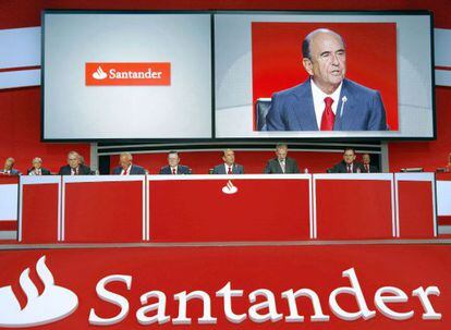 La mesa presidencial de la Junta General del Banco Santander, presidida por Emilio Bot&iacute;n. 
