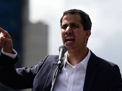 Juan Guaidó se dirige a los manifestantes este miércoles en Caracas.