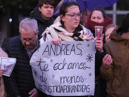 Vigilia en la noche del miércoles por la muerte de Andreas, en Oviedo. 