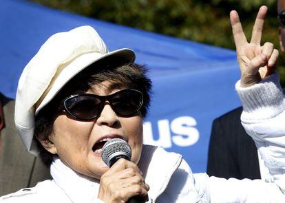 La legendaria Yoko Ono, la artista japonesa y segunda esposa de John Lennon, fue quien lanzó la iniciativa, organizada junta a otras asociaciones.