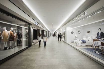 El pasillo de tiendas piloto en la sede de Inditex en Arteixo marca la colocación de las prendas en todos los establecimientos de Zara.