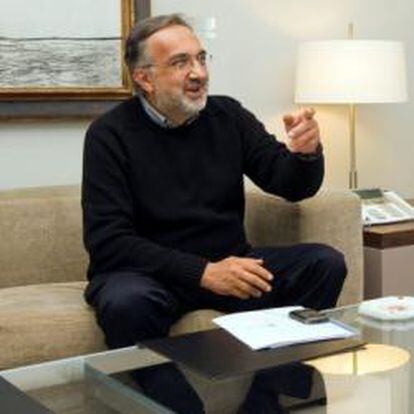 El presidente del Gobierno, Mariano rajoy, recibe en la Moncloa al presidente de Fiat, Sergio Marchionne, el 14 de junio de 2012.
