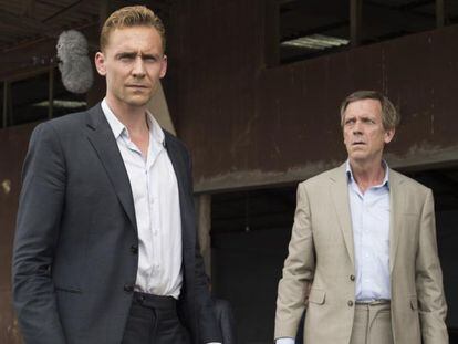 Tom Hiddleston y Hugh Laurie, protagonistas de 'El infiltrado'