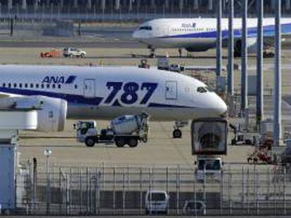 Dos aviones Boeing 787 Dreamliner. EFE/Archivo