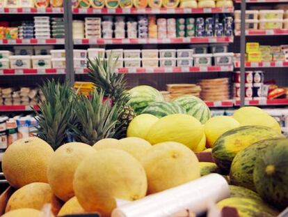 Puedes seguir comprando fruta, y mantente lejos de los ultraprocesados.