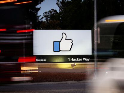 Entrada de la sede de Facebook en Menlo Park, California.