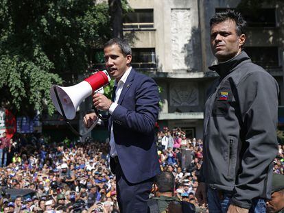 Juan Guaidó y Leopoldo López, el 30 de abril de 2019, durante el intento de alzamiento contra Nicolás Maduro.