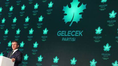 Ahmet Davutoglu presenta su nuevo partido, este viernes en Ankara.
