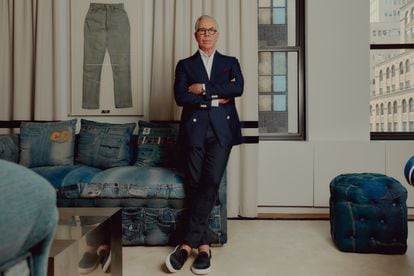 “Siempre he apostado por la diversidad”, dice Tommy Hilfiger, retratado en su despacho en las oficinas de la compañía en Madison Avenue, en Nueva York.