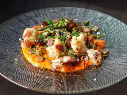 Verduras salteadas con romesco de calabaza y gremolata