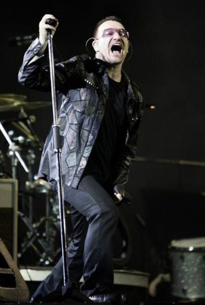 El líder de U2 ha sido operado de urgencia por una lesión en la espalda