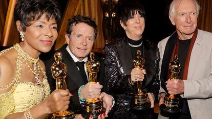 Euzhan Palcy, Michael J. Fox, Diane Warren y Peter Weir posan con su Oscar honorífico, el pasado sábado 19 de noviembre en Los Angeles, California.