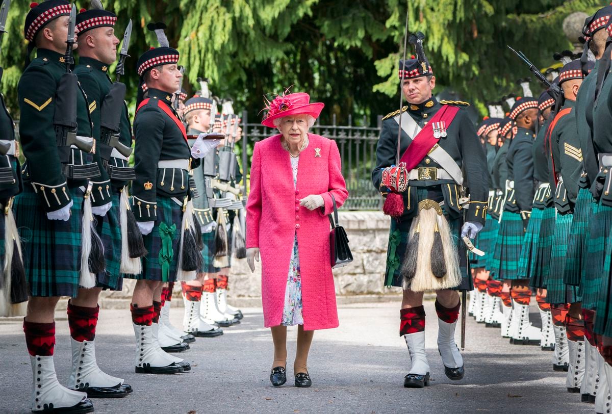 La regina Elisabetta II inizia ufficialmente la sua prima vacanza a Balmoral senza Filippo da Edimburgo |  persone