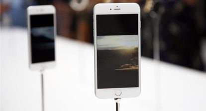 El nuevo iPhone 6 en la presentaci&oacute;n en la sede de Apple.