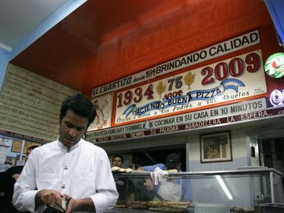 La barra de la pizzería El Cuartito.