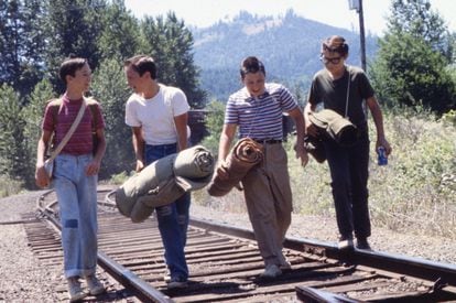Wil Wheaton, River Phoenix, Jerry O'Connell y Corey Feldman en una escena de la película 'Cuenta conmigo' (1986).