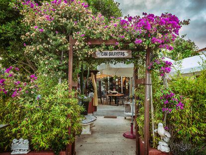 Entrada del restaurante Can Sulayetas, en Ibiza.