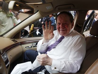 Sheldon Adelson antes de la rueda de prensa.