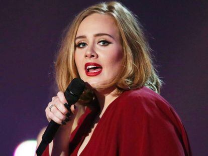 Adele durante los Brit Awards 2016. 