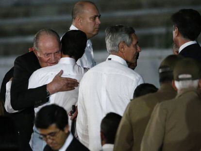 El rey Juan Carlos  asiste al acto celebrado para despedir a Fidel Castro.