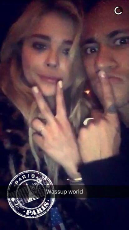 Chloë Grace Moretz y Neymar, en la foto publicada en Snapchat.