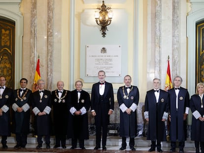 El rey Felipe posaba en septiembre con los miembros de la sala de gobierno del Tribunal Supremo, encabezados por Francisco Marín.