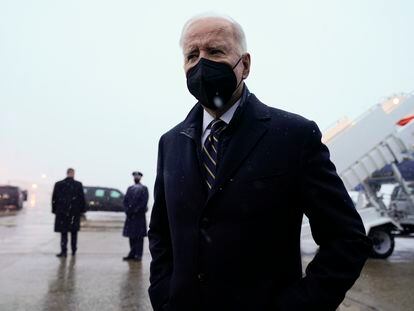 Joe Biden se dirige a la prensa este viernes desde la base aérea Andrews, en Maryland (Estados Unidos).