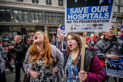 Protesta en defensa de la sanidad p&uacute;blica brit&aacute;nica, en Londres.