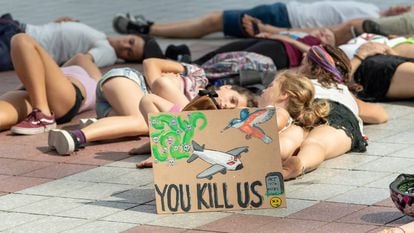 Protesta en Múnich contra el cambio climático (26 de julio). Andreas Gebert (REUTERS) / PETER KNEFFEL (AFP)