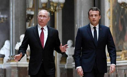 Vladímir Putin y Emmanuel Macron en Versalles en mayo de 2017