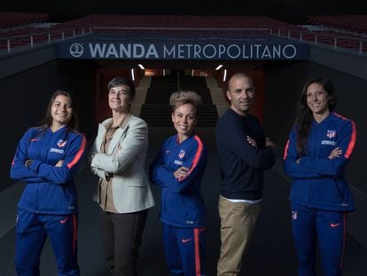 De izquierda a derecha: Ana Marcos, Lola Romero, Amanda Sampedro, José Luis Sánchez Vera y Jenni Hermoso.