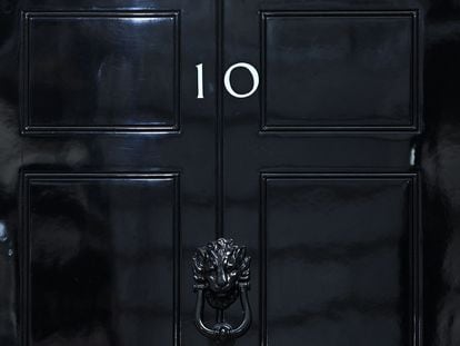 La puerta del número 10 de Downing Street.