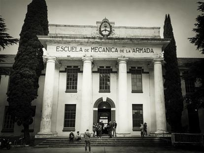 Fachada de la antigua Escuela de Mecánica de la Armada, ahora el Museo Sitio de la Memoria ESMA, en Buenos Aires (Argentina).