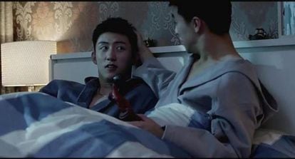 Fotograma de 'Adicción', una exitosa serie sobre cuatro jóvenes homosexuales que ha sido censurada.