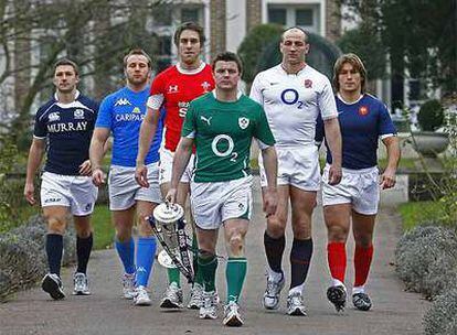 El capitán irlandés Brian O'Driscoll en el centro, junto al inglés Steve Borthwick, el francés Dimitri Szarzewski, el escocés Chris Cusiter, el italiano Leonardo Ghitaldini y el galés Wales' Ryan.