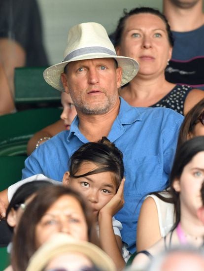 El actor estadounidense Woody Harrelson es otra de las celebrities que han disfrutado de Wimbledon estos días.