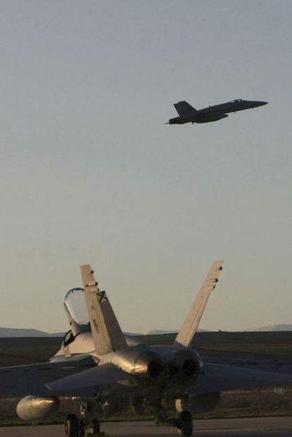 Despegue en Torrejón de uno de los cuatro F-18.